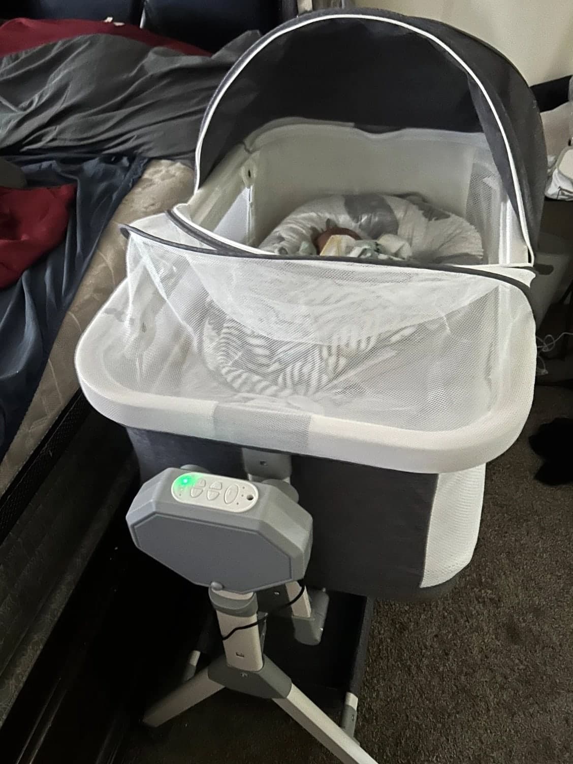 Electric Rocking Bassinet for Baby Bedside Sleeper with 2 Rocking Motions