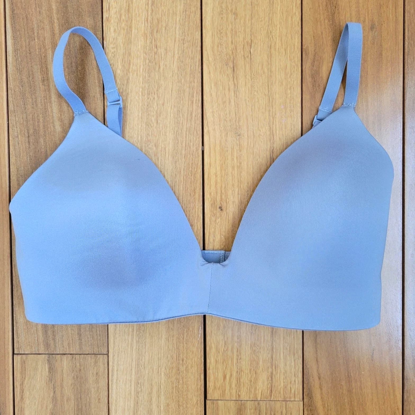 SKIMS Wireless Form T-Shirt Bra Size 32D in Blue