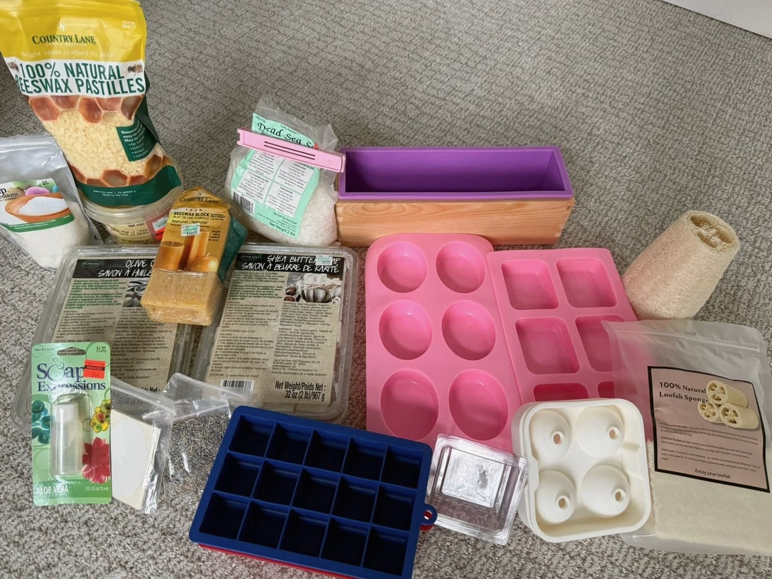 Lot Soap Making Supplies, 4# Melt & Pour Base, Molds, Beeswax, Dyes, Add-ons
